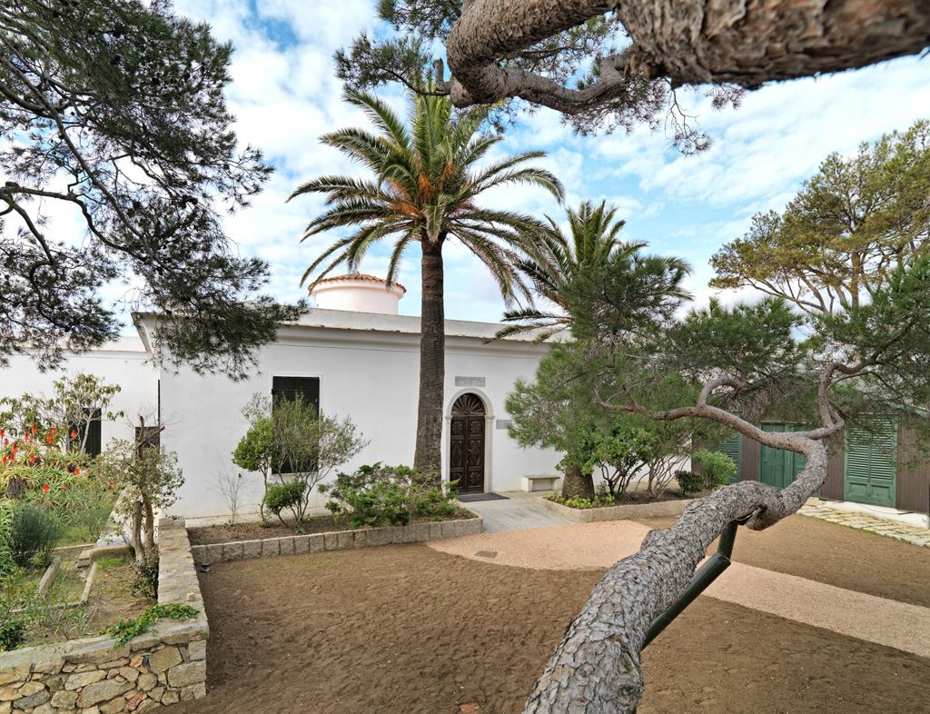 La Casa Bianca e il giardino del Compendio Garibaldino